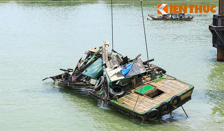 Truc vot thanh cong tau day sa lan dam sap cau Ghenh-Hinh-5