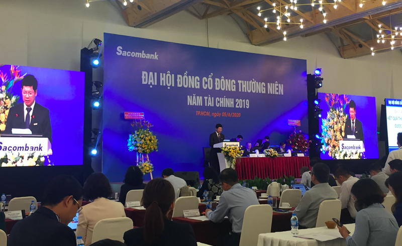 Chu tich HDQT Sacombank Duong Cong Minh: “HDQT chung toi bi tren de duoi bua”
