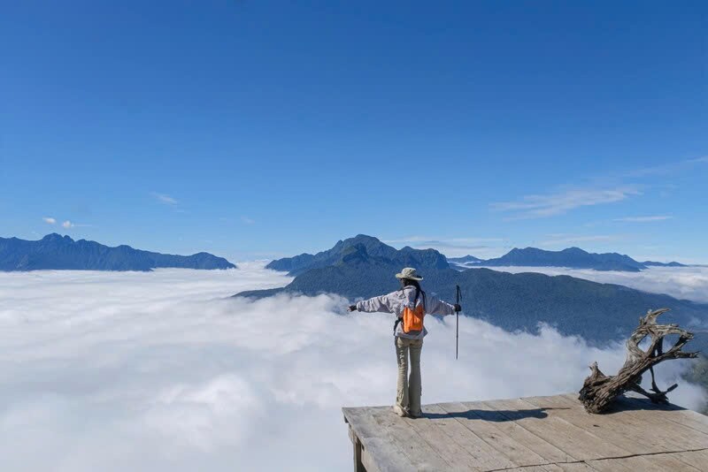 Trekking Lao Than, ngam “cu dao” bung no tuyet dep-Hinh-2