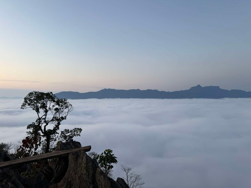 Don binh minh, san may tren dinh Pa Phach Moc Chau-Hinh-2