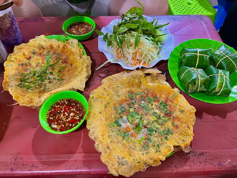 Foodtour am thuc Hue nen 