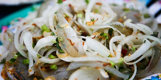 Den Ha Tinh, thuong thuc goi ca duc tinh hoa bien ca mien Trung-Hinh-8