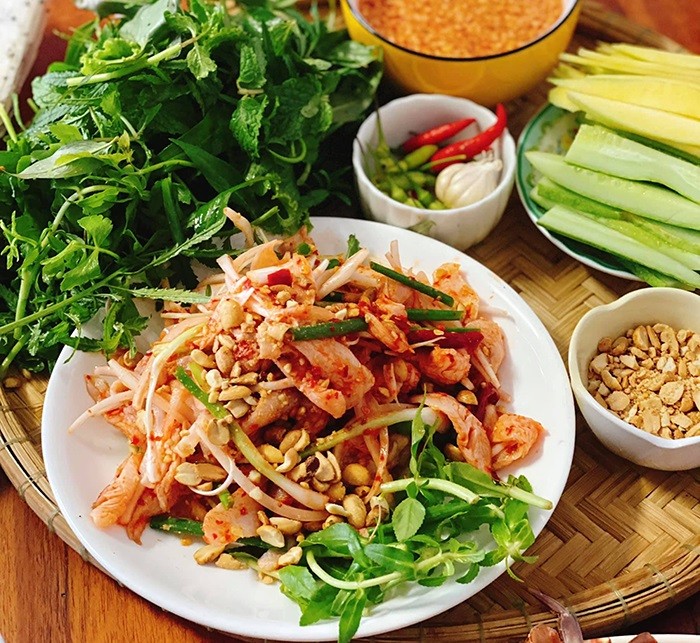 Den Ha Tinh, thuong thuc goi ca duc tinh hoa bien ca mien Trung-Hinh-9