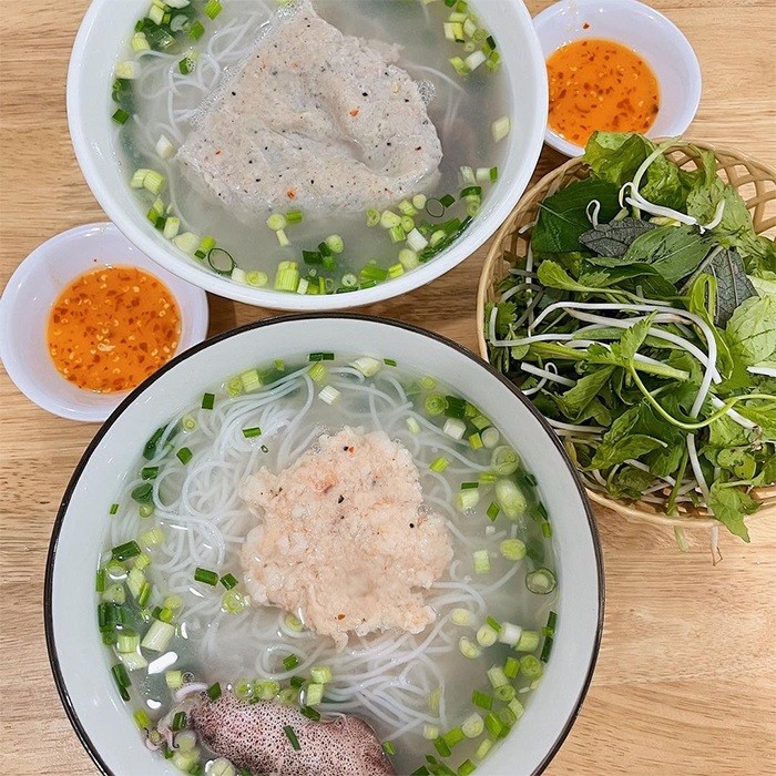 Thuong thuc mon bun quay dac san tru danh 