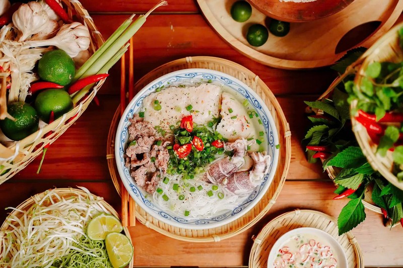 Thuong thuc mon bun quay dac san tru danh 