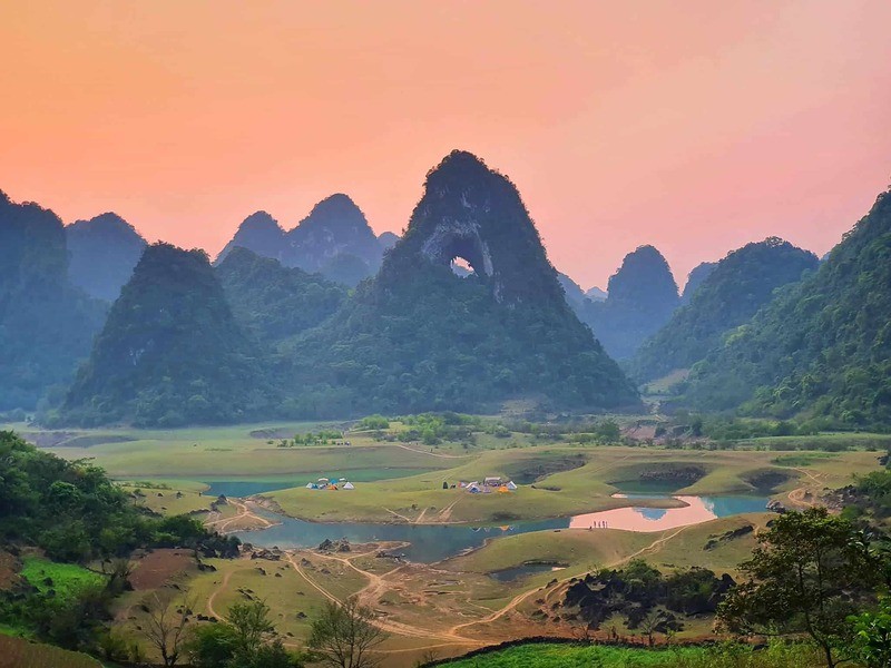Chiem nguong “Mat Than Nui” vien ngoc quy giua non Cao Bang