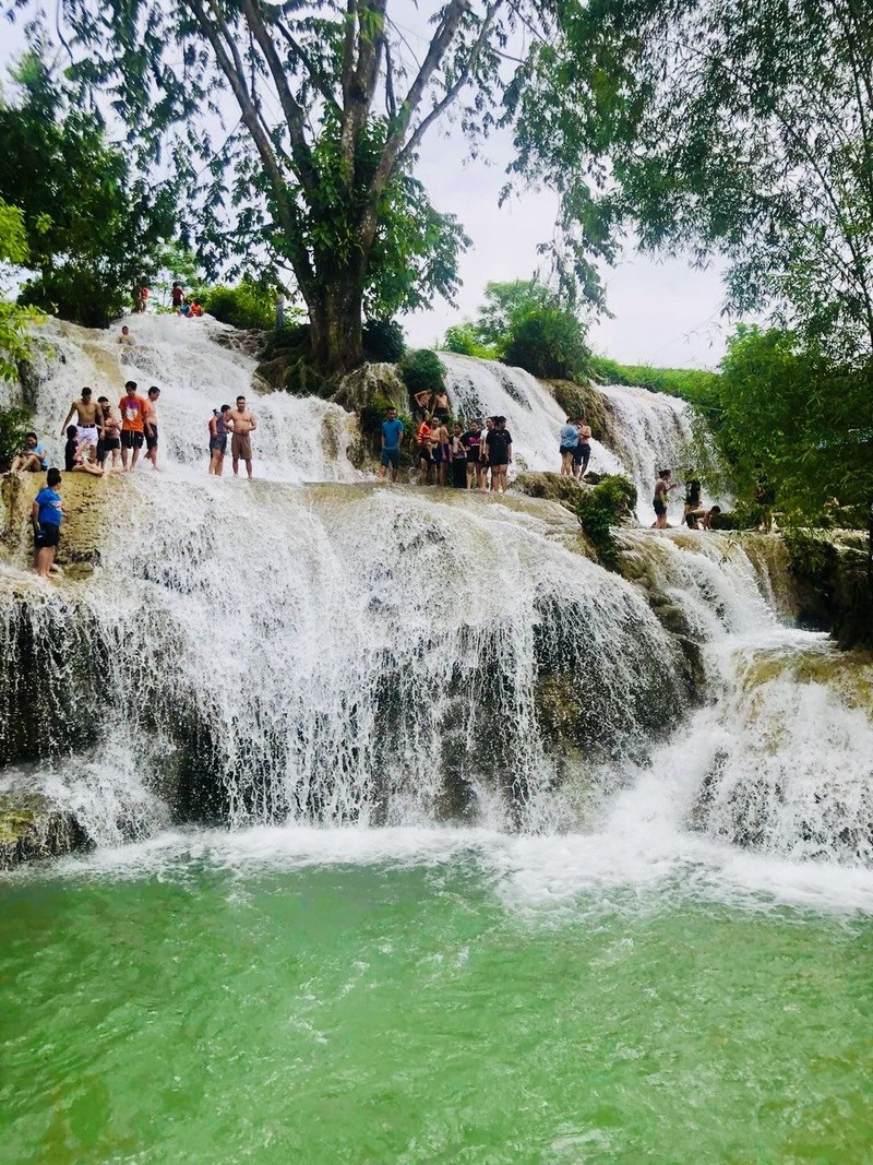 He ve, len Hoa Binh tam thac Trang mat ruoi-Hinh-3