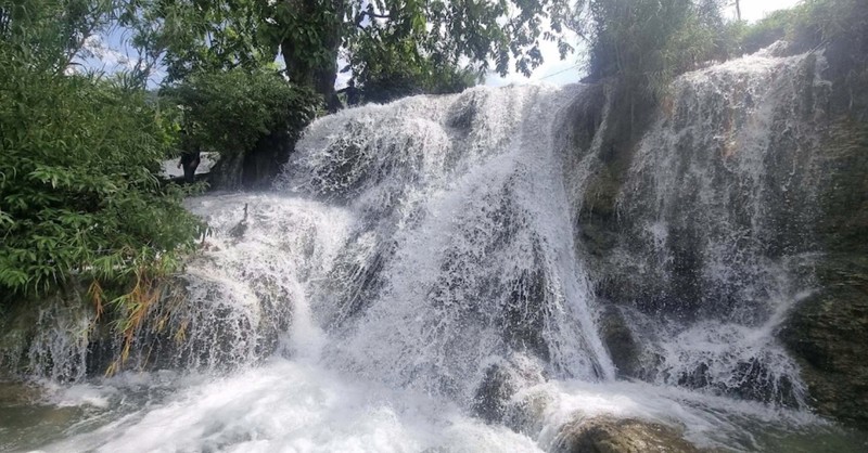 He ve, len Hoa Binh tam thac Trang mat ruoi