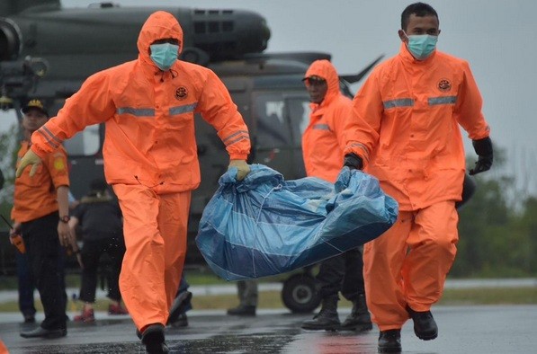 Tim kiem QZ8501: Tim thay duoi may bay?-Hinh-6