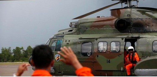 Tim kiem QZ8501: Tim thay duoi may bay?