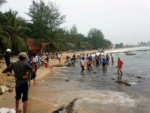 Hai sam troi dat bat thuong vao bo bien Phu Quoc