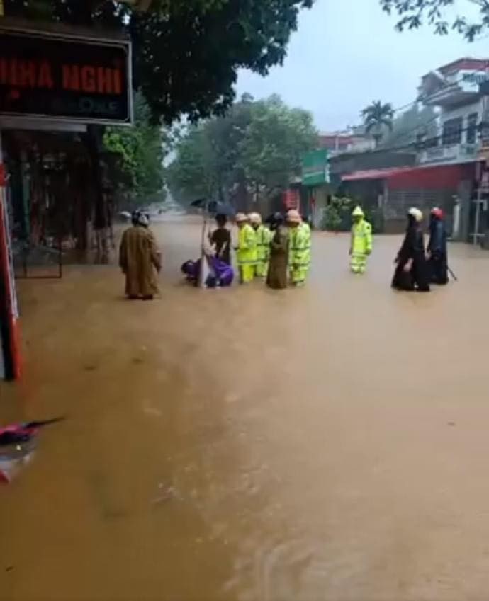 Mua lon ngap nang Lao Cai khong lien quan xa dap tu Trung Quoc-Hinh-2