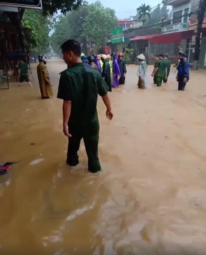 Mua lon ngap nang Lao Cai khong lien quan xa dap tu Trung Quoc