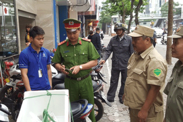 Tin nong ngay 7/7: Phu nu 2 doi chong bi 2 anh em ho hiep dam-Hinh-2