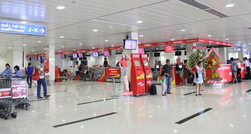 Khach nho nuoc bot vao nhan vien hang khong Vietjet