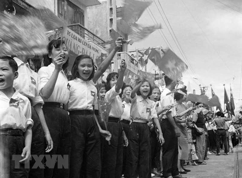 Xuc dong hinh anh nguoi dan Ha Noi don doan quan tiep quan Thu do-Hinh-8