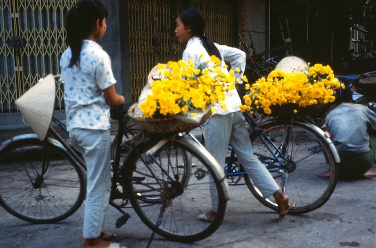 Nhung hinh anh ve xe dap “than thanh” o Ha Noi nam 1990