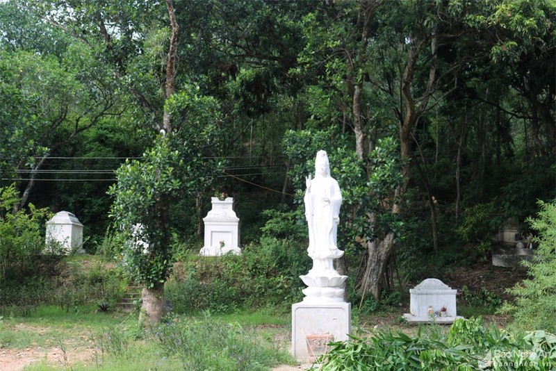 Tan muc nhung pho tuong doc dao trong ngoi chua co o Nam Dan-Hinh-10