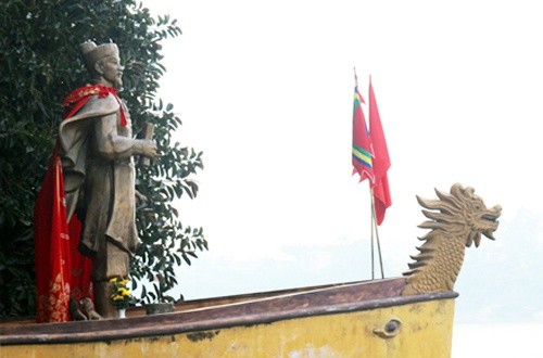 Hoang tu nao gioi ngoai ngu, thu phuc hang van quan bang tay khong?