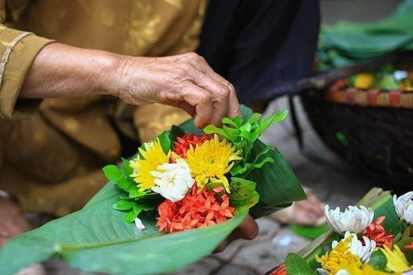 Mua xuan thieng lieng va y nghia trong tho Tran Minh-Hinh-3