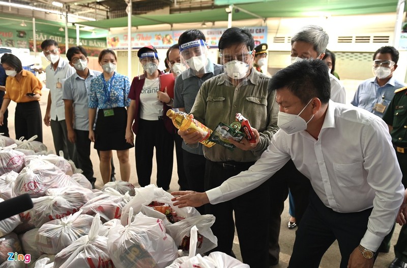 Thu tuong xuong tan noi kiem tra cong tac chong dich o Binh Duong-Hinh-11