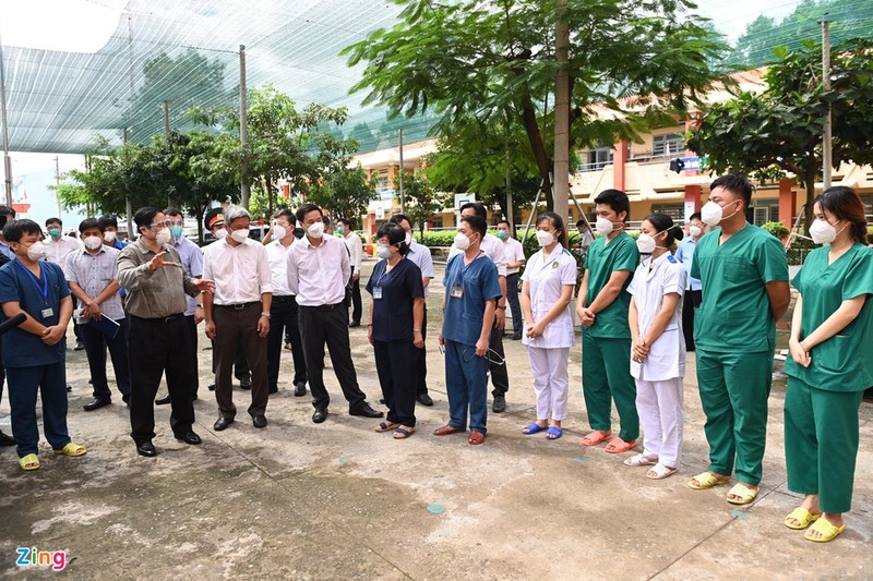 Thu tuong xuong tan noi kiem tra cong tac chong dich o Binh Duong-Hinh-16