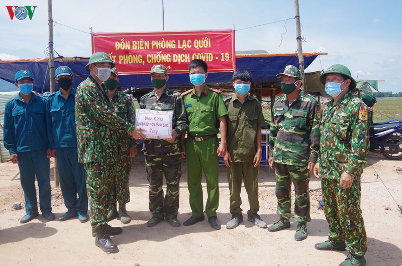 Bat giu gan 400 nguoi xuat, nhap canh trai phep tai An Giang-Hinh-2