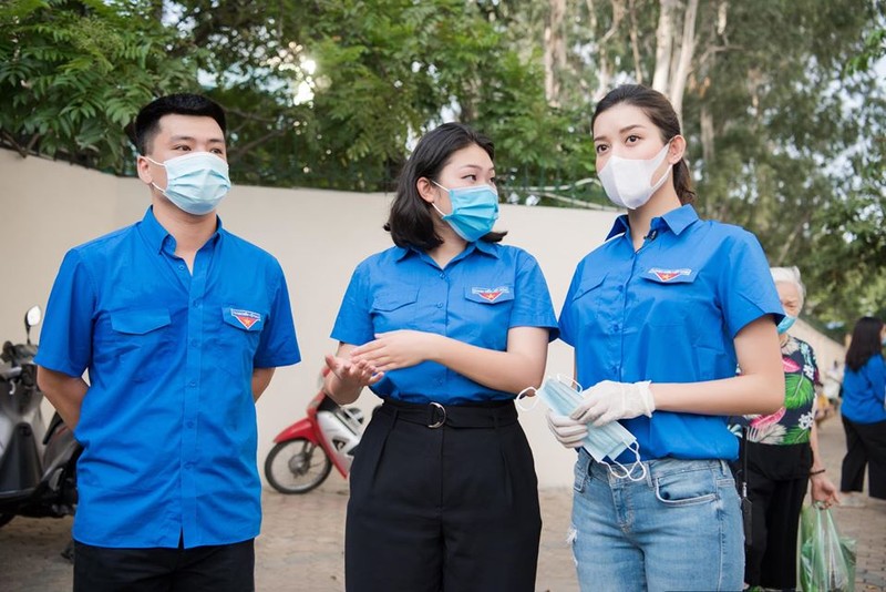 Bong hong tiep suc mua thi khien CDM dieu dung la ai?-Hinh-5