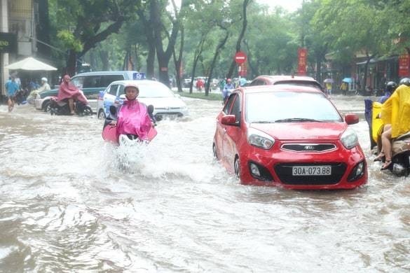 Ha Noi mua to: Bo Ho ngap sau, nhieu tuyen pho 