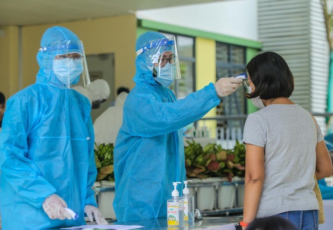 Toi 17/8: Phat hien nguoi phu nu Ha Noi ve tu Da Nang nhiem COVID-19