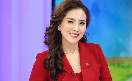 Tai hien hinh anh 50 nam, MC xinh nhat VTV khien dan tinh boi hoi-Hinh-12