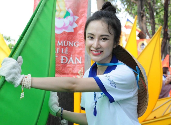 Sau man o an, hot girl “Kinh Van Hoa” khoe nhan sac len huong-Hinh-10