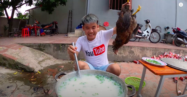Con trai Ba Tan Vlog nau chao ga nguyen long: Tro lo cua cac Youtuber