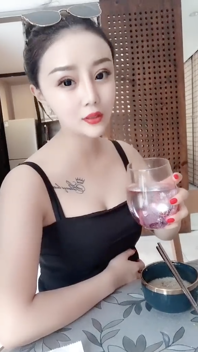 Co gai hoi dau vi an ngo bang khoan cong khai phau thuat tham my-Hinh-8