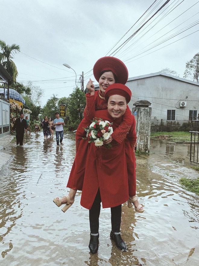 Dam cuoi mua mua lu o Hue, ruoc dau bang moi phuong tien-Hinh-6