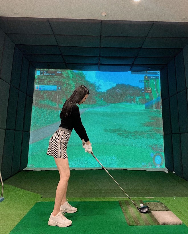 Hot girl choi golf: Moi nguoi mot ve, muoi phan ven muoi-Hinh-12