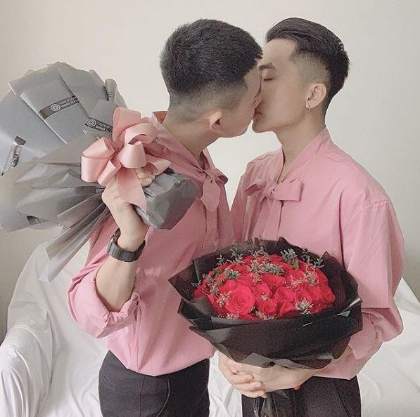 Cap dong tinh nam gay sot voi chuyen tinh 5 nam 