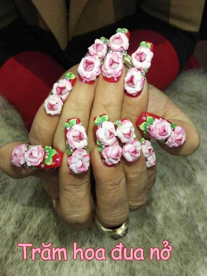 Tron viec nha, hoi chi em lam bo nail “suong suong” nhin ma hoang