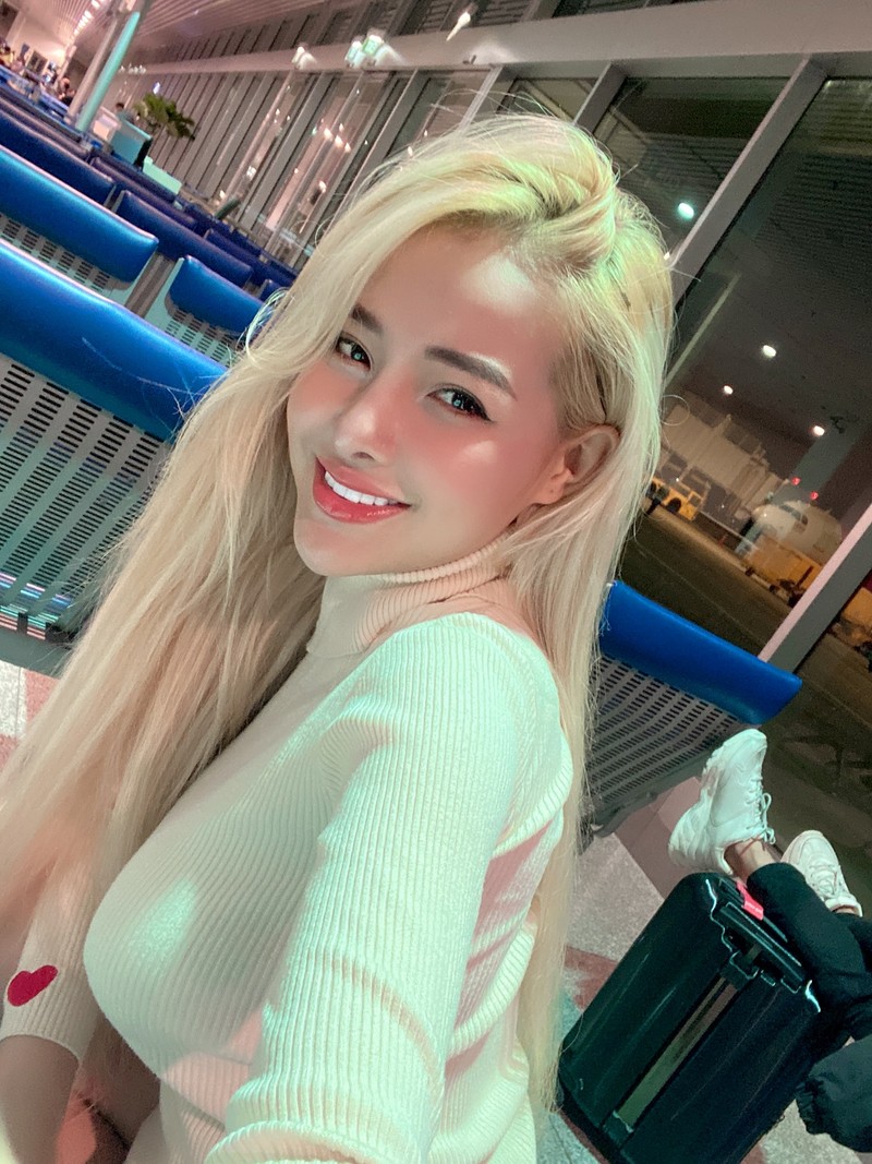 Tram Anh va dan hot girl tung vuong scandal lo clip “nong“-Hinh-7