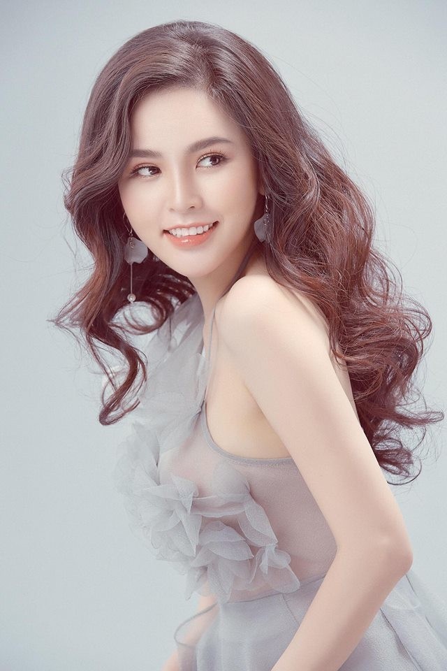 Tram Anh va dan hot girl tung vuong scandal lo clip “nong“-Hinh-8