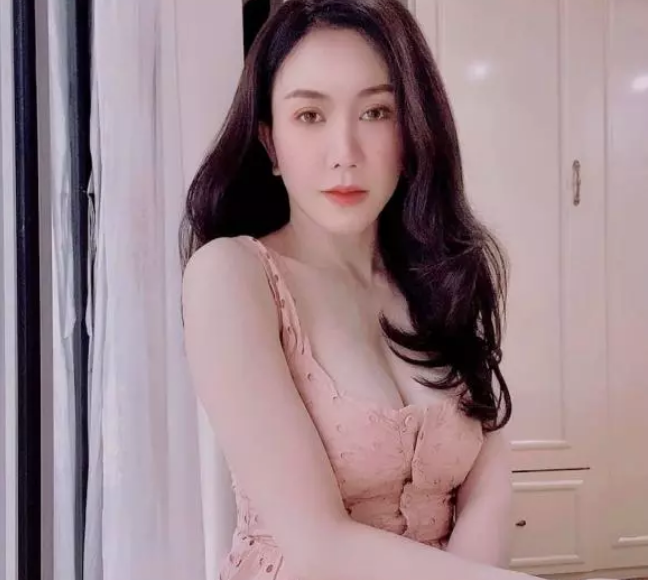 Hot girl “ca khia” Au Ha My dua loi khuyen lay chong gay choang-Hinh-2