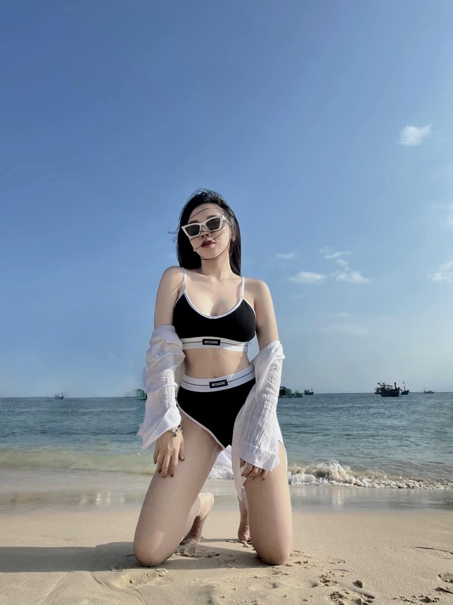 Hai nang WAG Viet khoe body nong bong “hot hon ca mua he“-Hinh-8