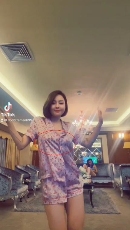 Quay clip 13s, hot girl Tram Anh bi netizen soi vong 1 bat thuong-Hinh-5
