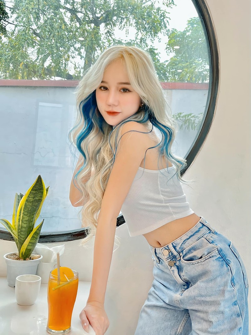 Nu streamer toc bach kim lo body, netizen het loi khen ngoi-Hinh-4