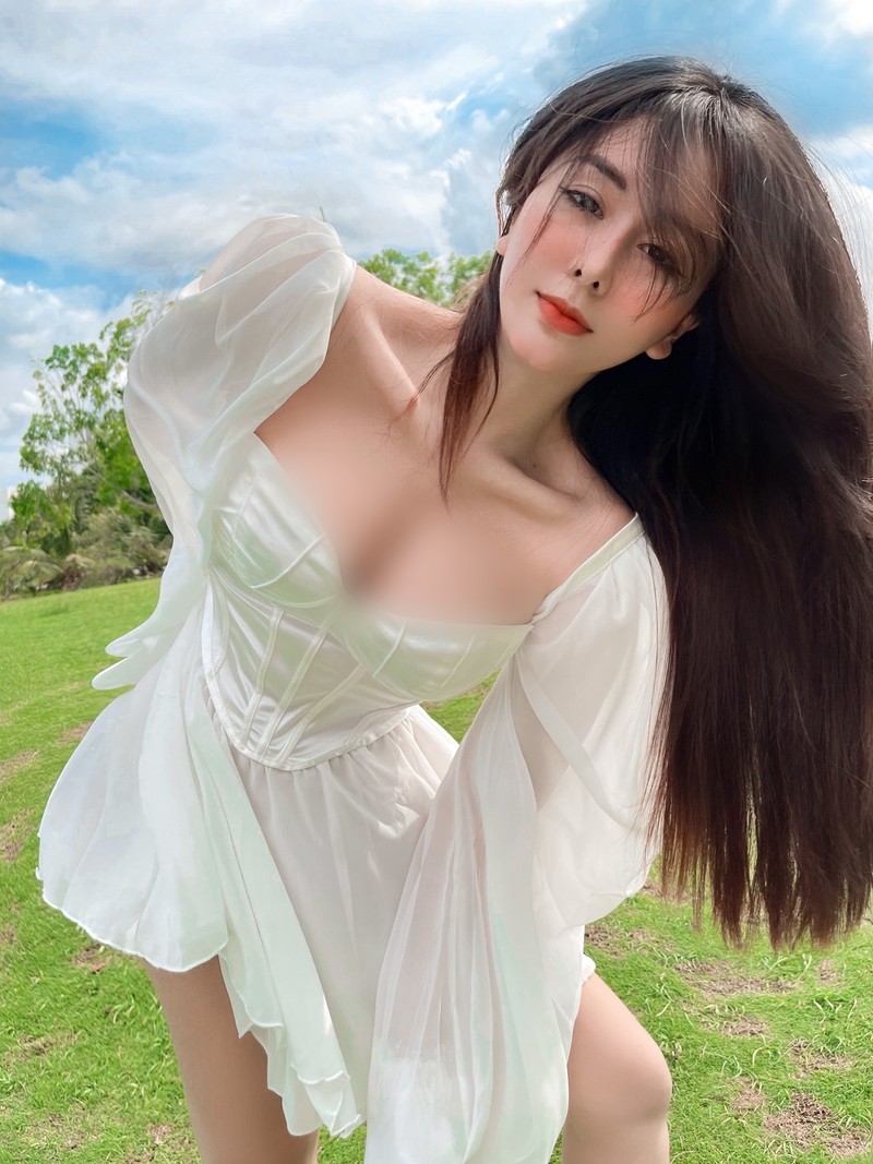 Dien ao khoet sau, hot girl Sai thanh lai “thieu dot” anh mat netizen-Hinh-7