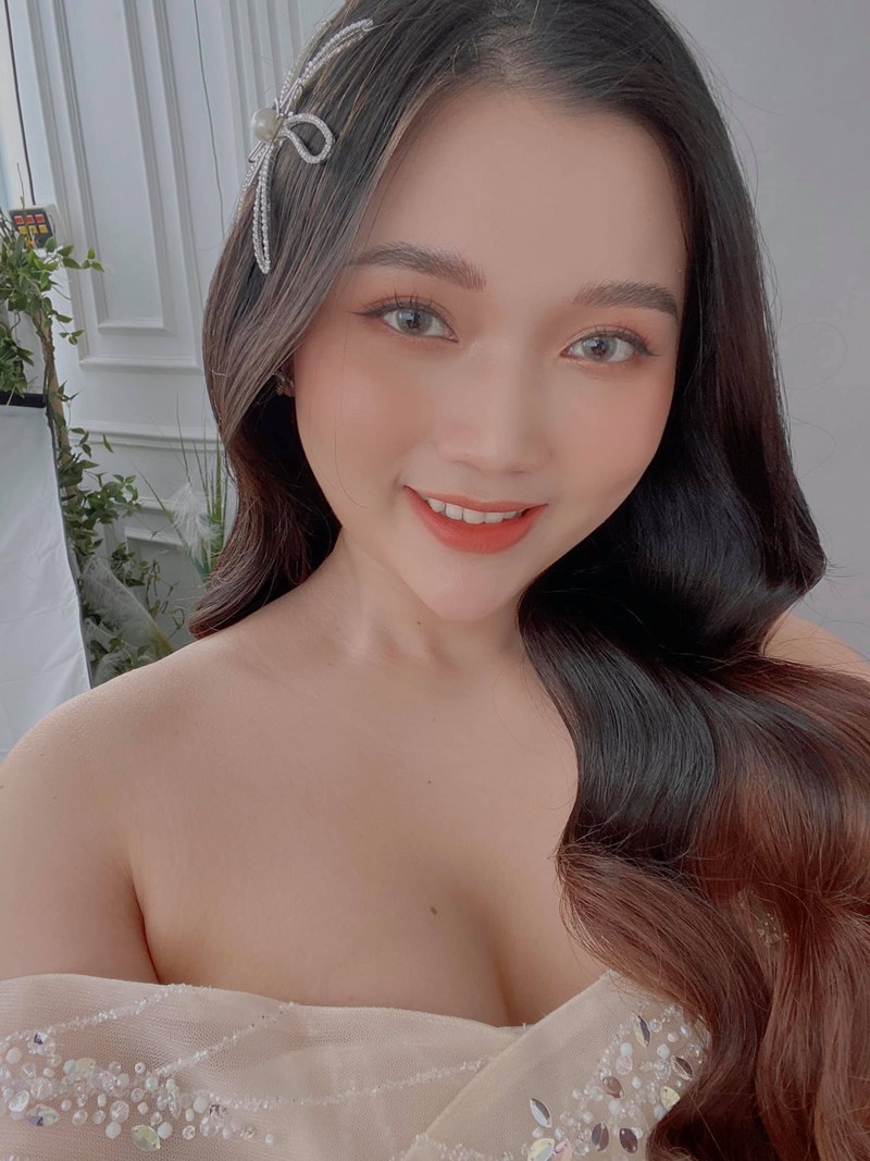 Co dau deo day vang va man lo danh tinh gay chu y-Hinh-6