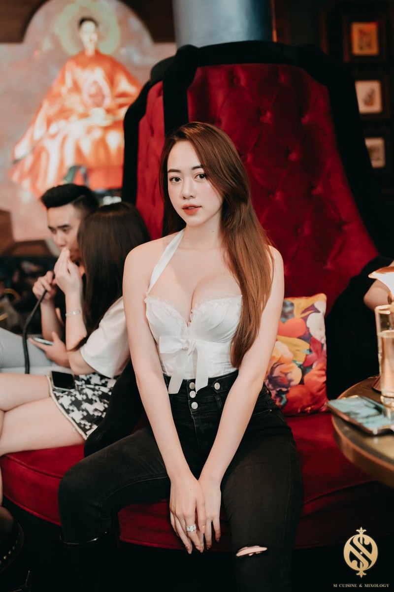 Hot girl Nong cung Euro “dot mat” netizen bang body sieu nong bong-Hinh-3