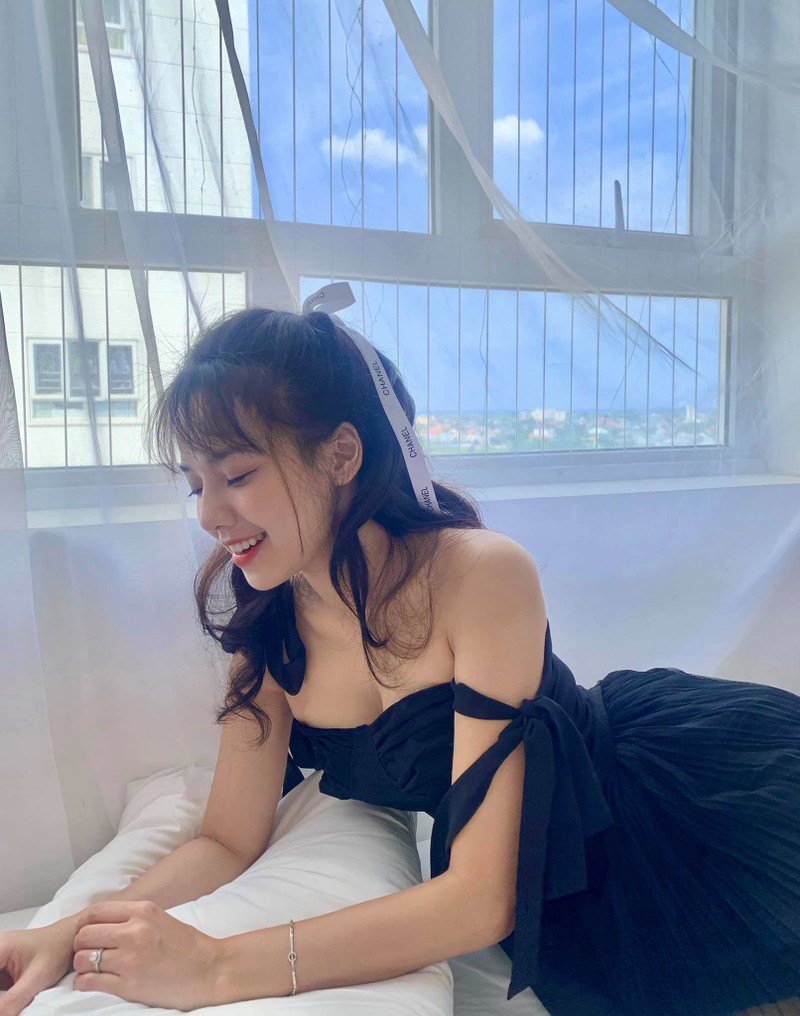 Lo danh tinh hot girl dung chan uong nuoc thoi cung dep xuat sac-Hinh-9