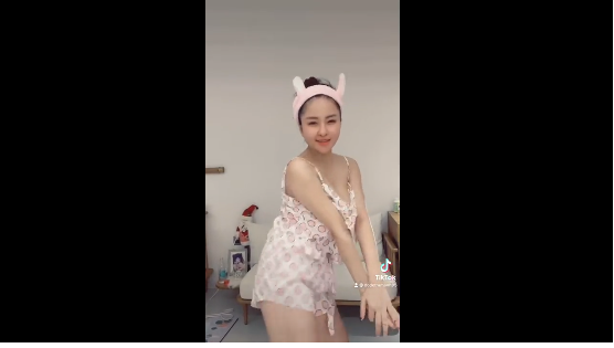 Quay clip lo body, hot girl Tram Anh dot mat netizen-Hinh-6