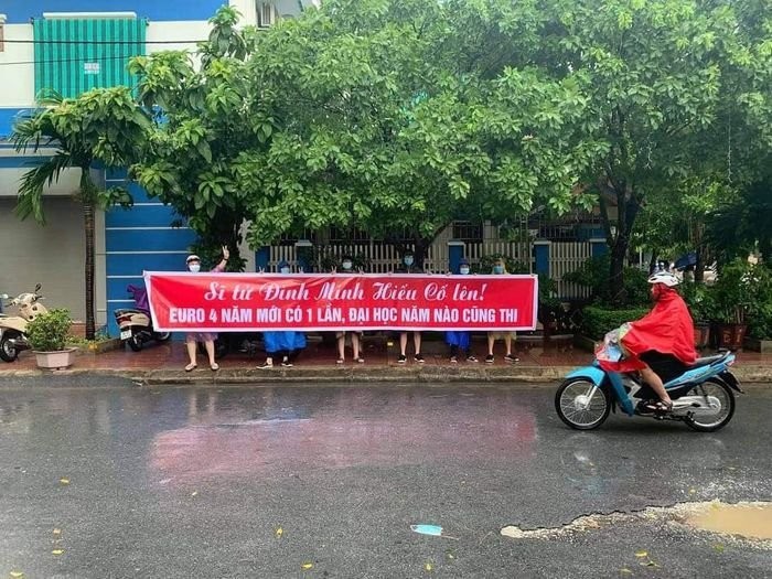 Nam sinh Thanh Hoa duoc ban hoc cu cang bang ron co vu khi thi lai tot nghiep